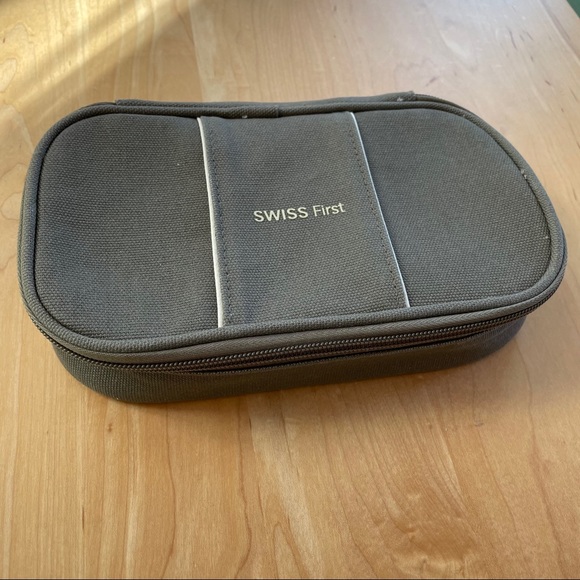 SWISS FIRST fabric zippered amenity bag (empty) - Picture 2 of 6